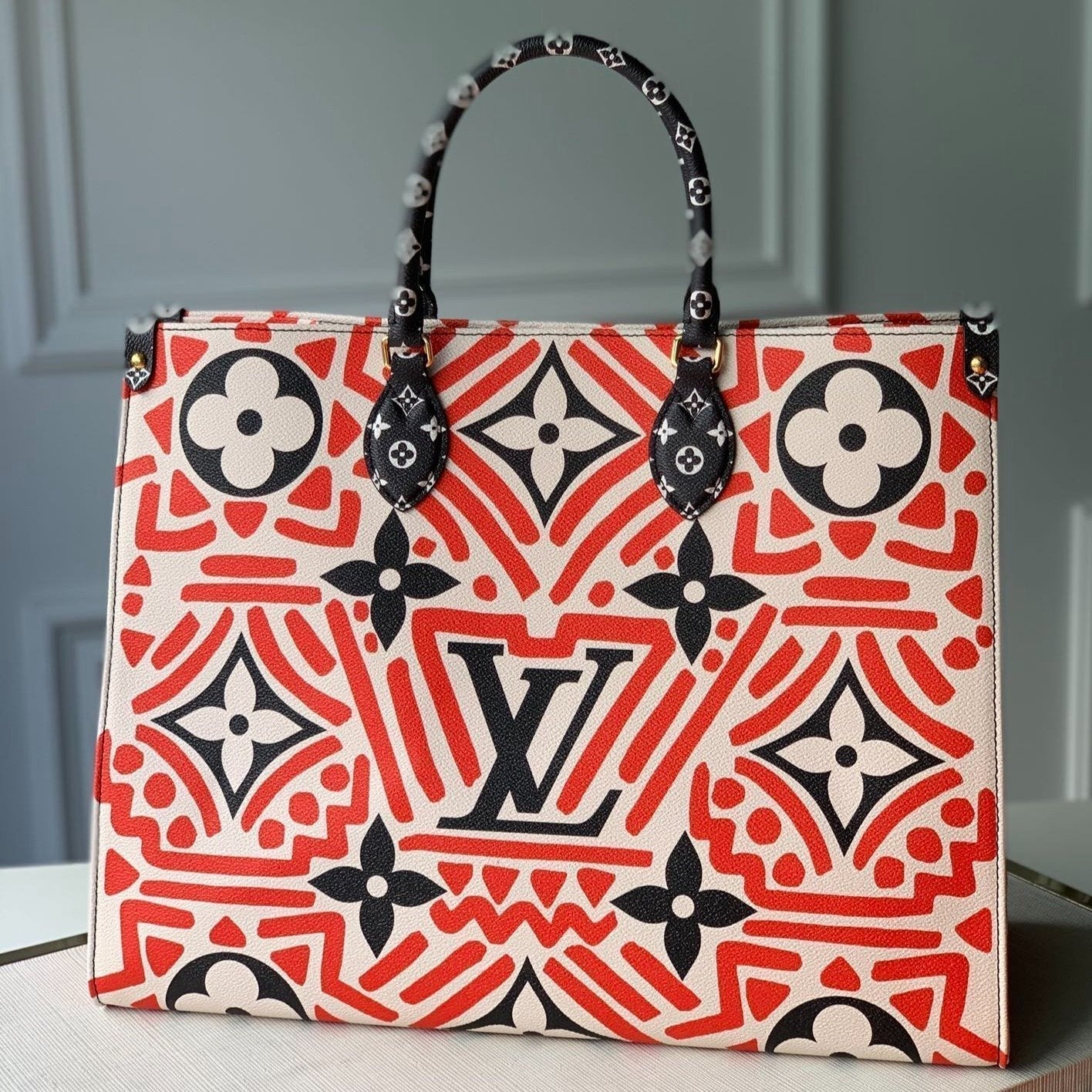 LV CRAFTY ONTHEGO GM CRÈME ET MONOGRAMME ROUGE TOILE GÉANTE