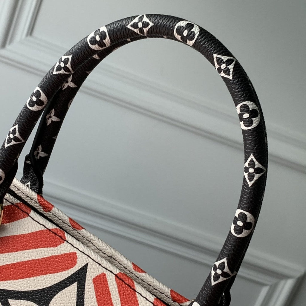 LV CRAFTY ONTHEGO GM CRÈME ET MONOGRAMME ROUGE TOILE GÉANTE