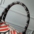 LV CRAFTY ONTHEGO GM CRÈME ET MONOGRAMME ROUGE TOILE GÉANTE