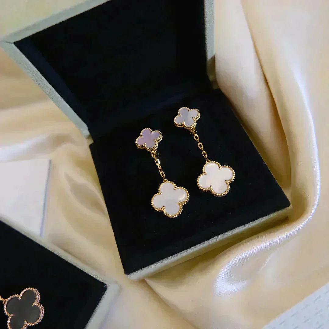 [Shinejoy]CLOVER 2 MOTIF WHITE MOP EARRINGS