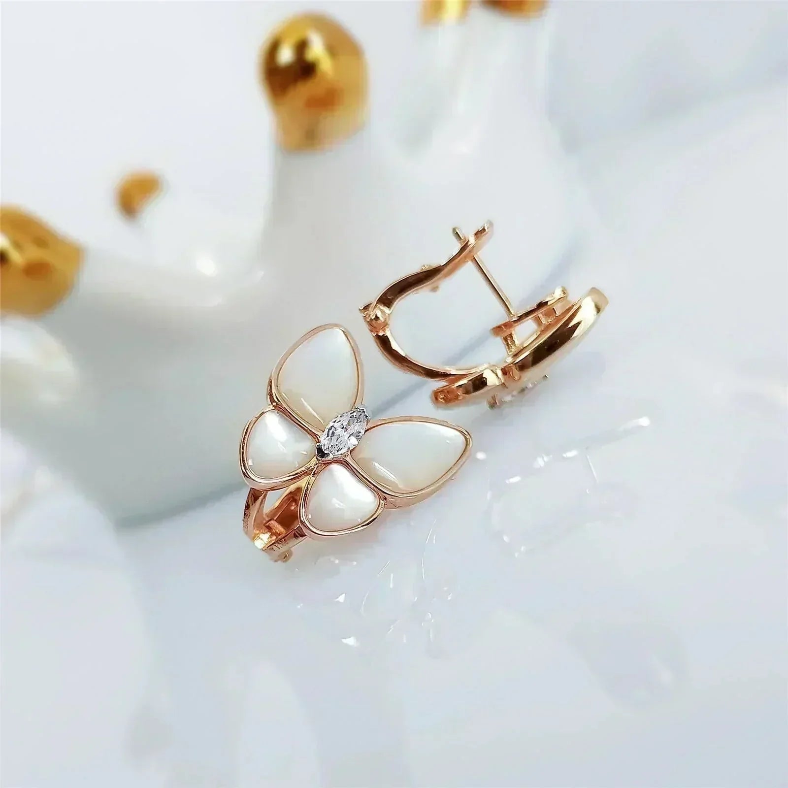 [Shinejoy]BUTTERFLY MOP DIAMOND EARRINGS