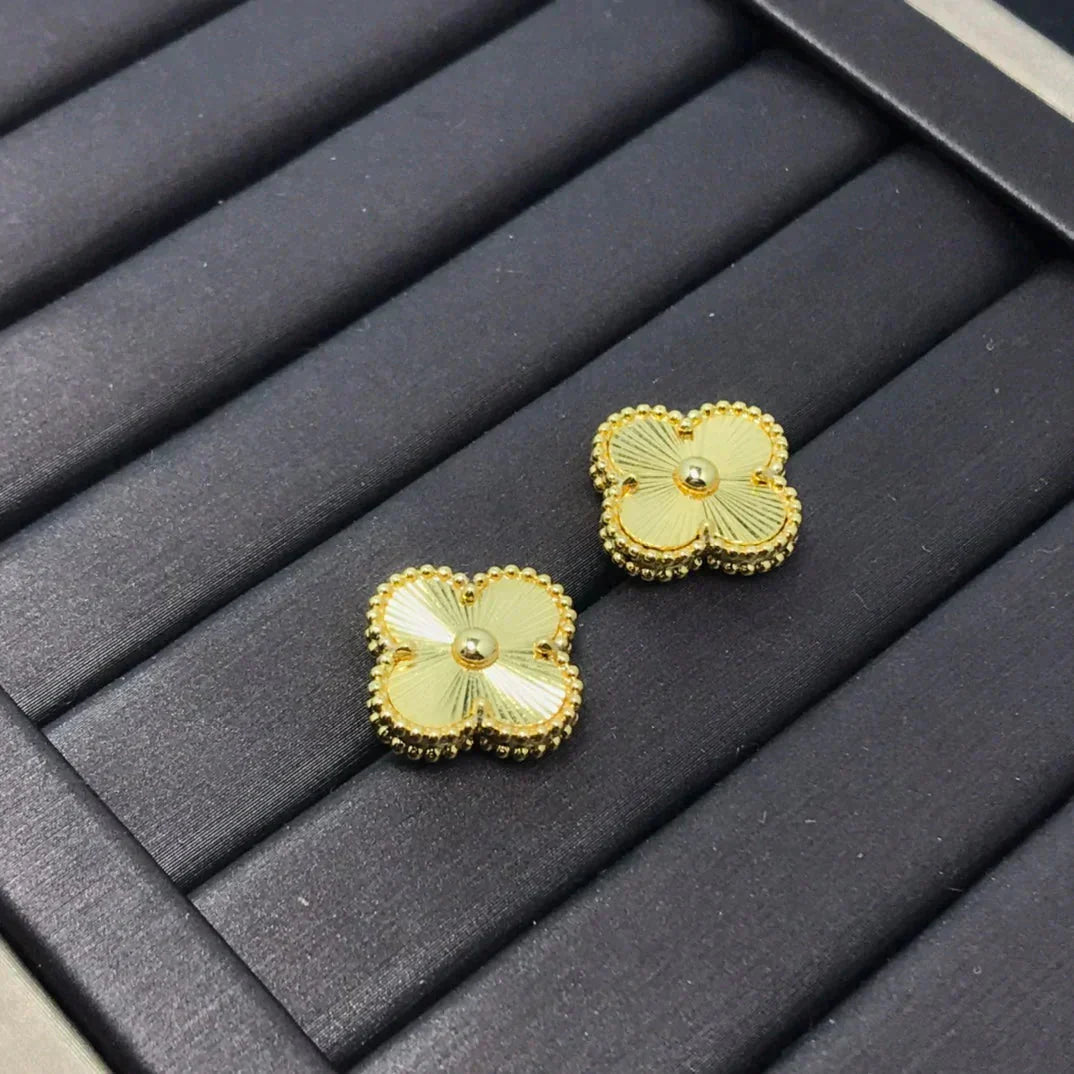 [Shinejoy]CLOVER MINI 9.5MM LASER EARRINGS