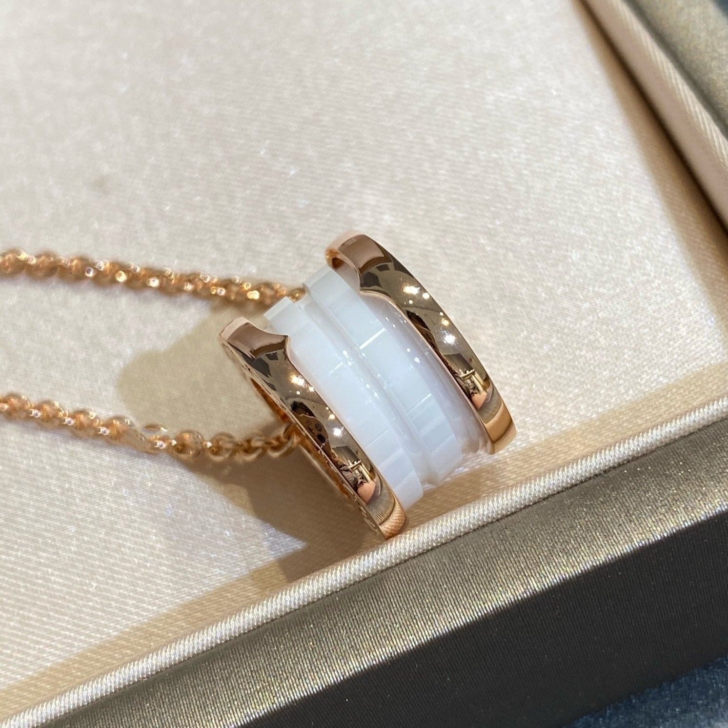 [Shinejoy]ZERO 1 WHITE CERAMIC PINK GOLD NECKLACE