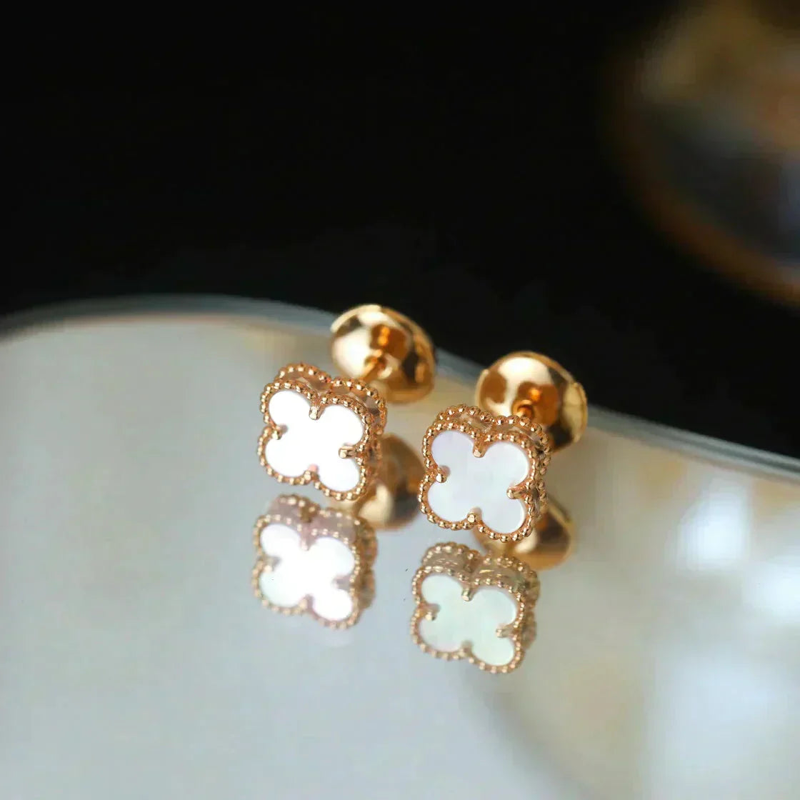 [Shinejoy]CLOVER MINI 9.5MM WHITE MOP EARRINGS