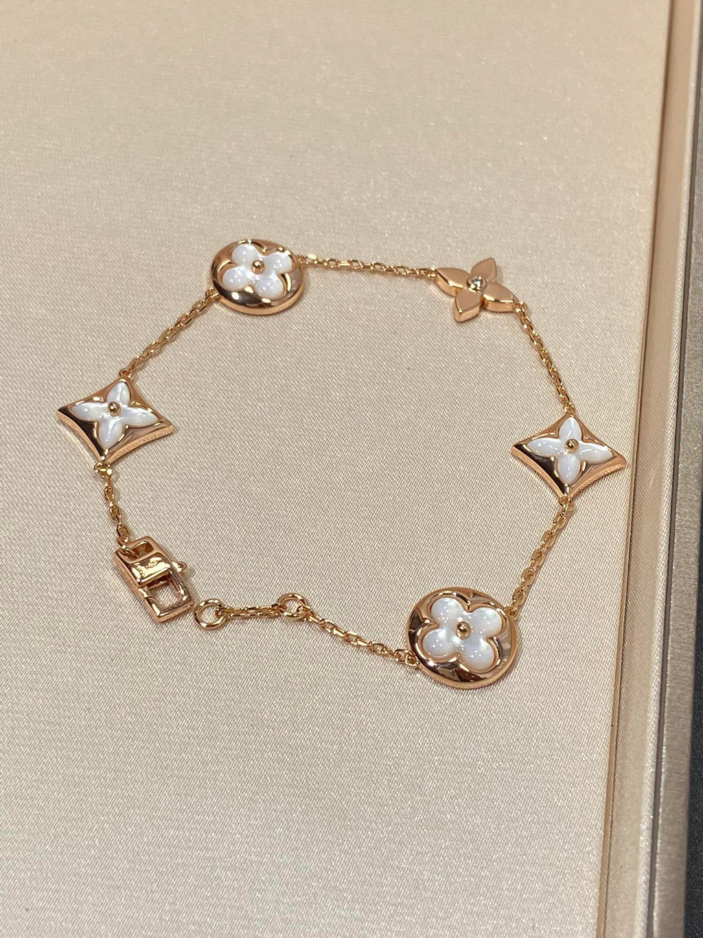 [Shinejoy]STAR AND SUN 5 MOTIF MOP PINK GOLD BRACELET