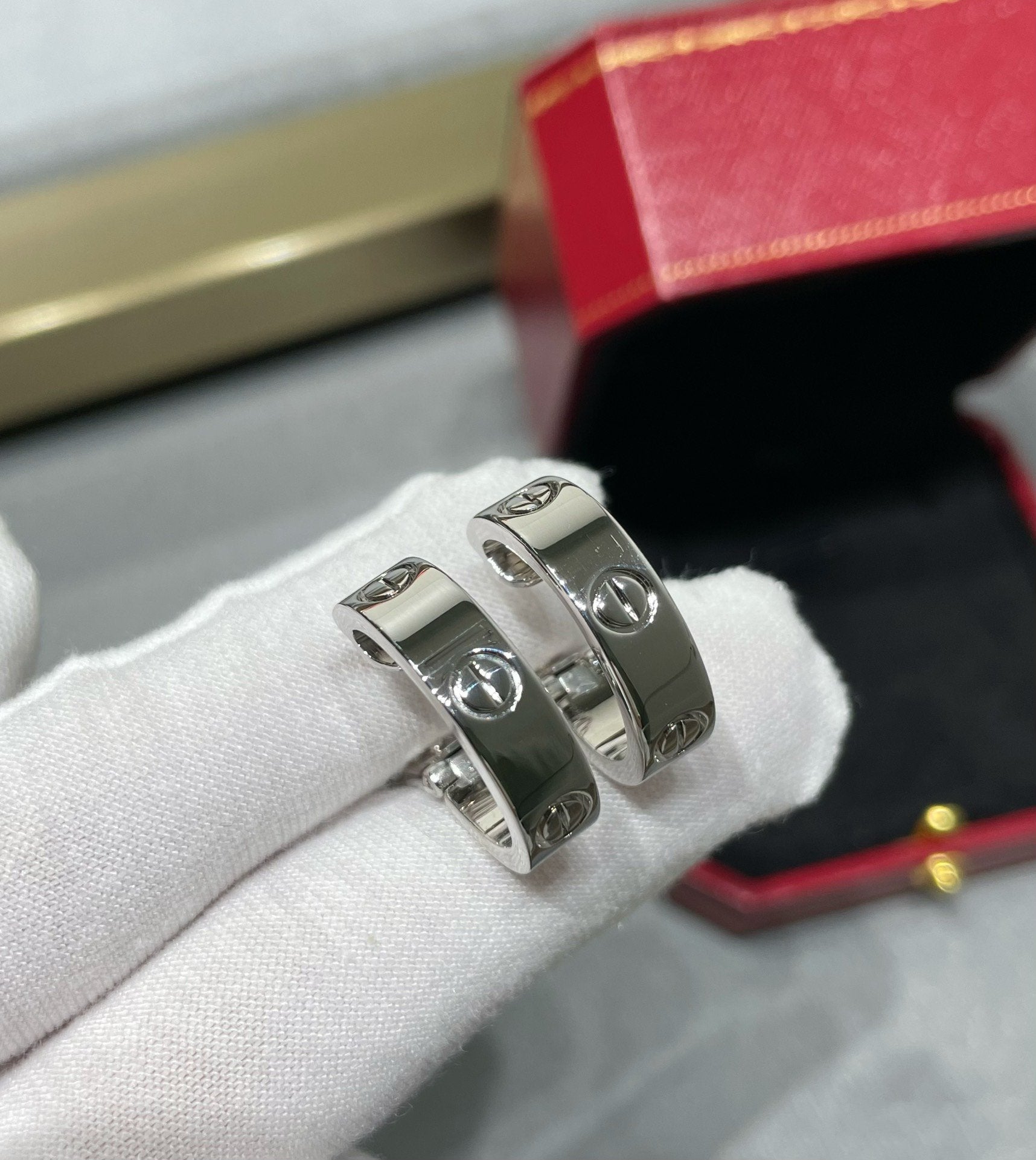 [Shinejoy]LOVE 5.5MM EARRINGS