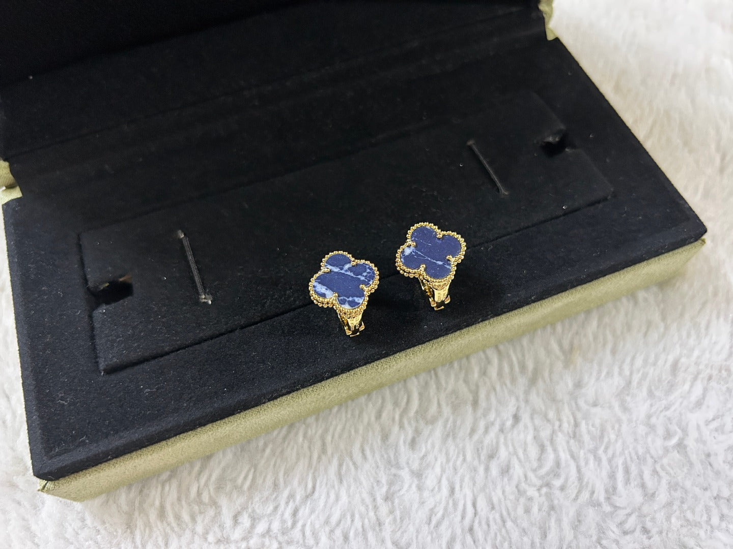 [Shinejoy]CLOVER PIETERSITE MEDIUM STUD EARRINGS