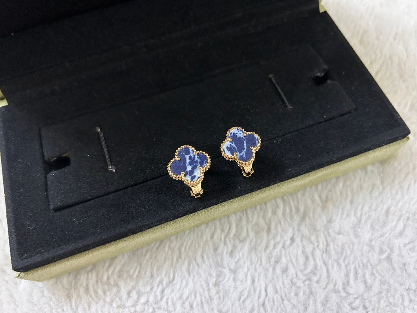 [Shinejoy]CLOVER PIETERSITE MEDIUM STUD EARRINGS
