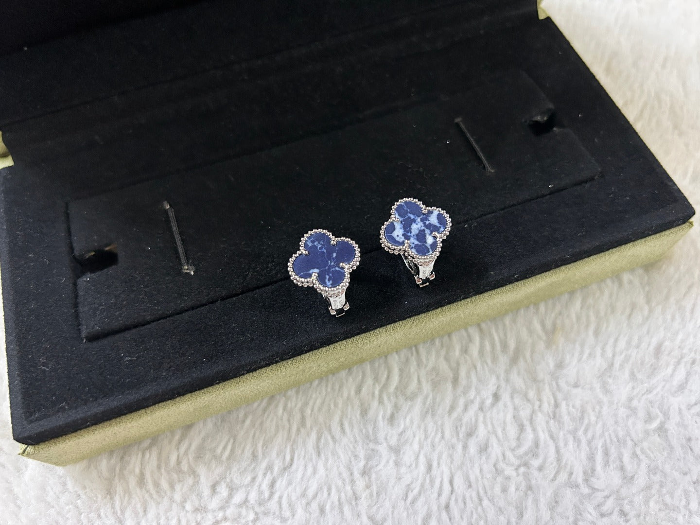 [Shinejoy]CLOVER PIETERSITE MEDIUM STUD EARRINGS