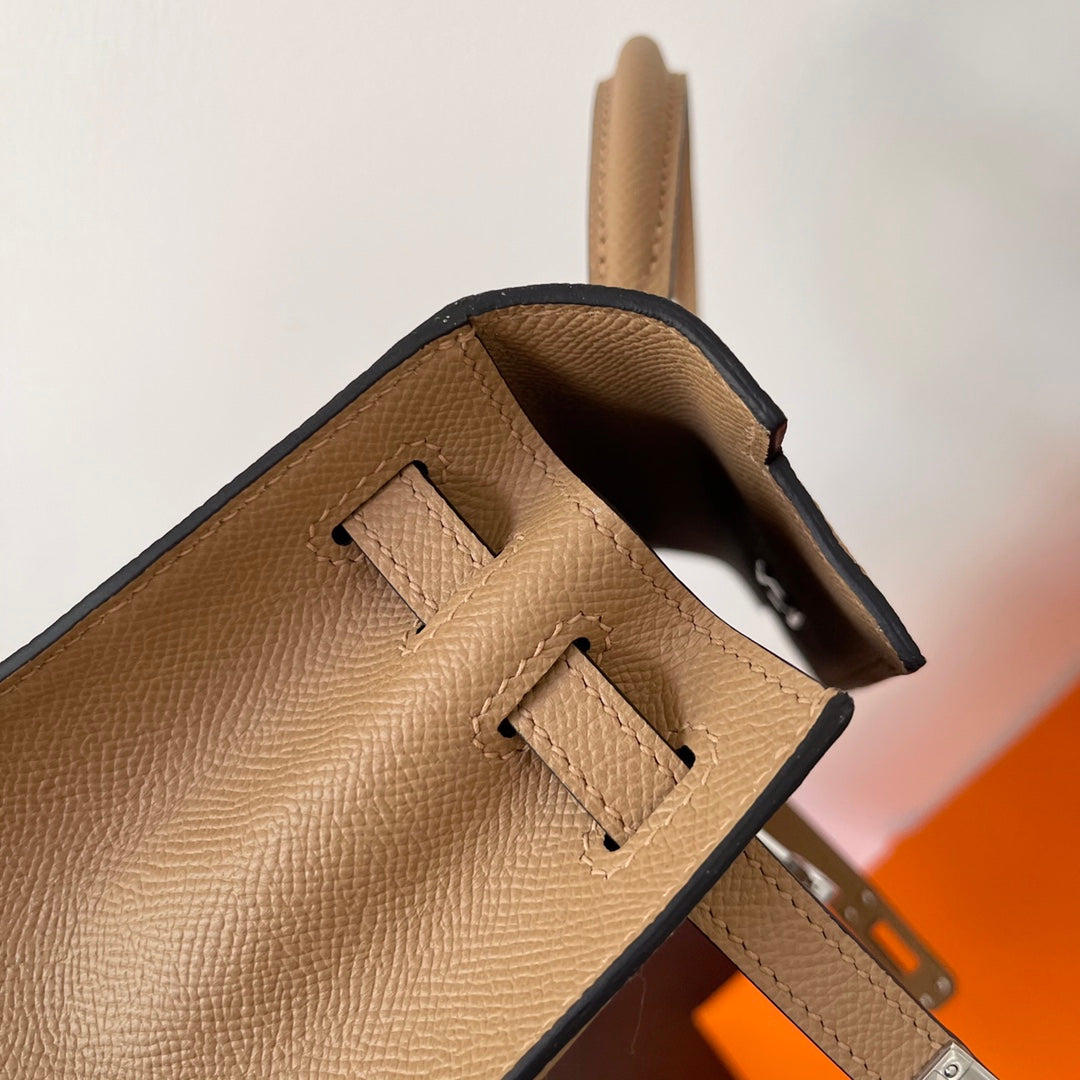HM KELLY 25CM CUIR EPSOM BEIGE FERMOIR ARGENTÉ