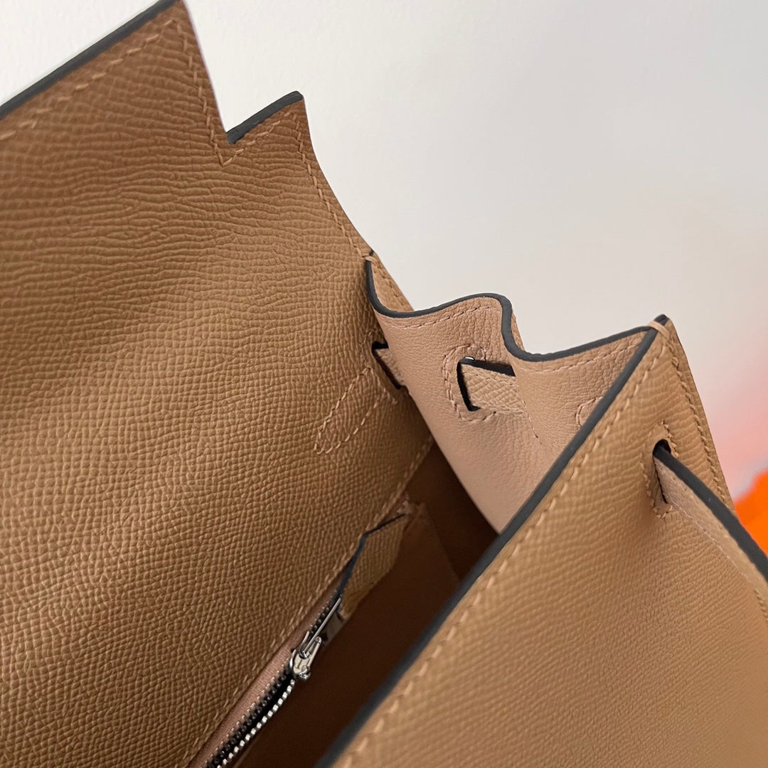 HM KELLY 25CM CUIR EPSOM BEIGE FERMOIR ARGENTÉ