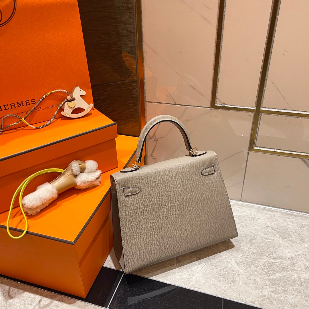 HM KELLY 25CM CUIR EPSOM GRIS FERMOIR DORÉ