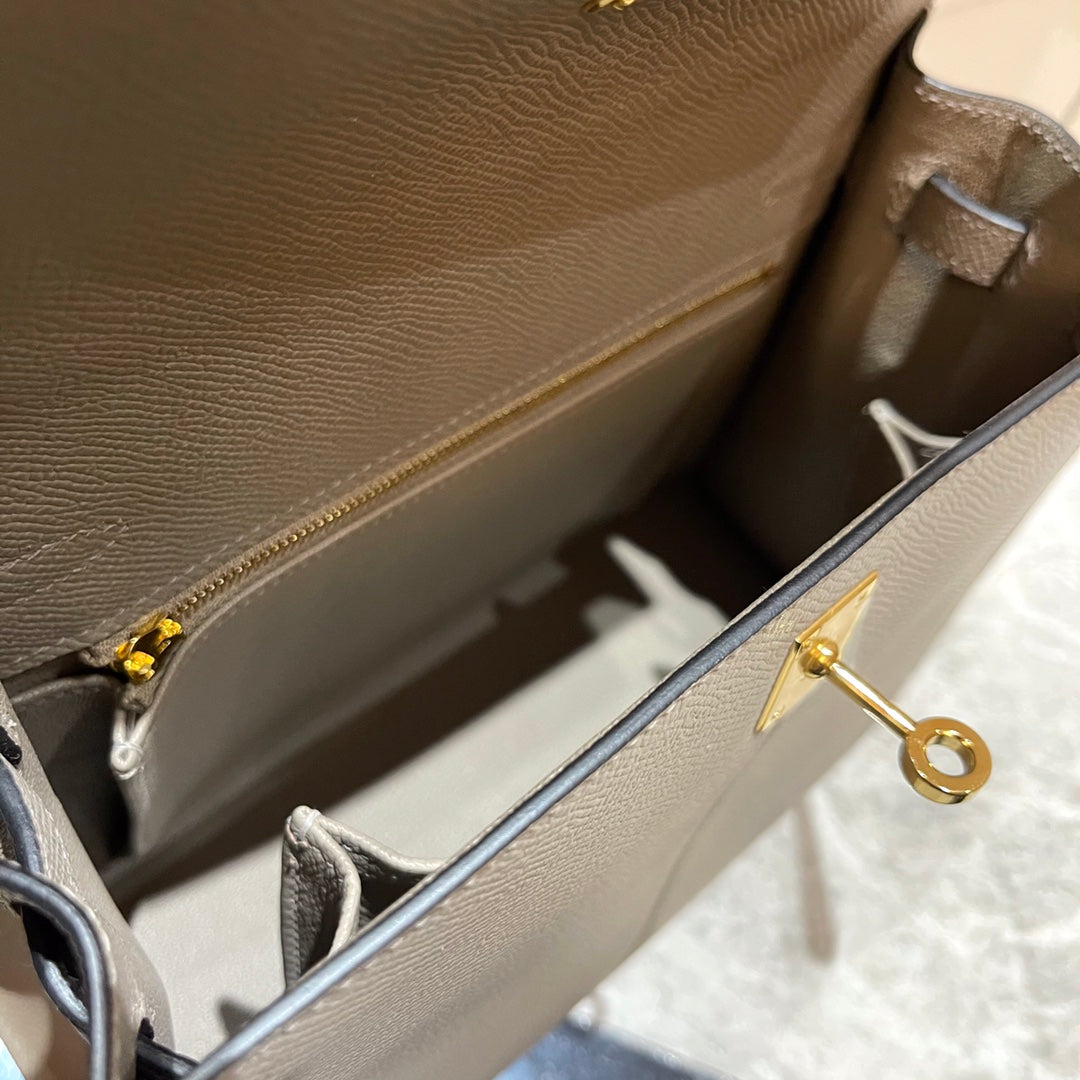 HM KELLY 25CM CUIR EPSOM GRIS FERMOIR DORÉ