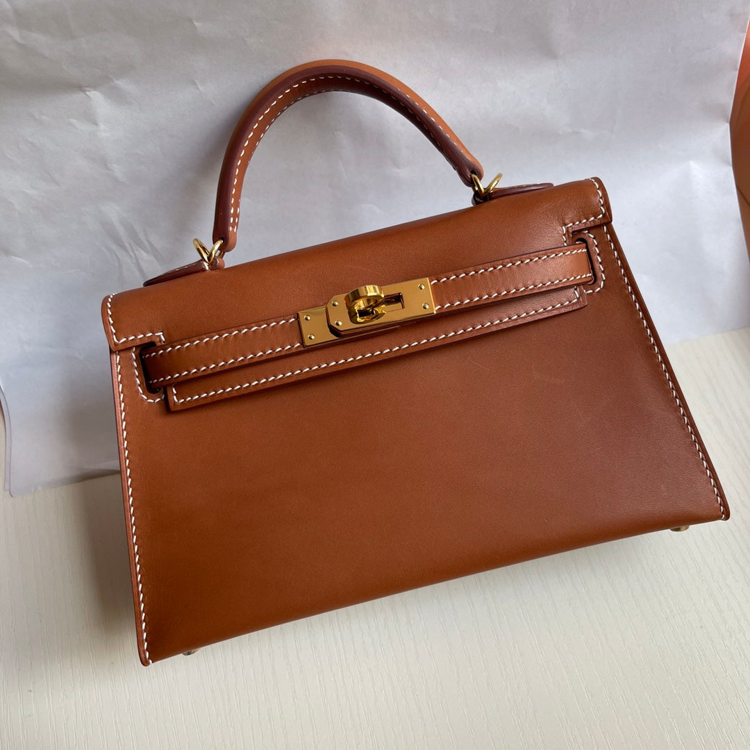 SELLE HM KELLY 19CM EN CUIR DORÉ AVEC BOUCLIERS DORÉS