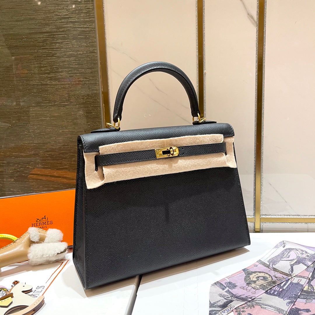 HM KELLY 25CM CUIR EPSOM NOIR FERMOIR DORÉ