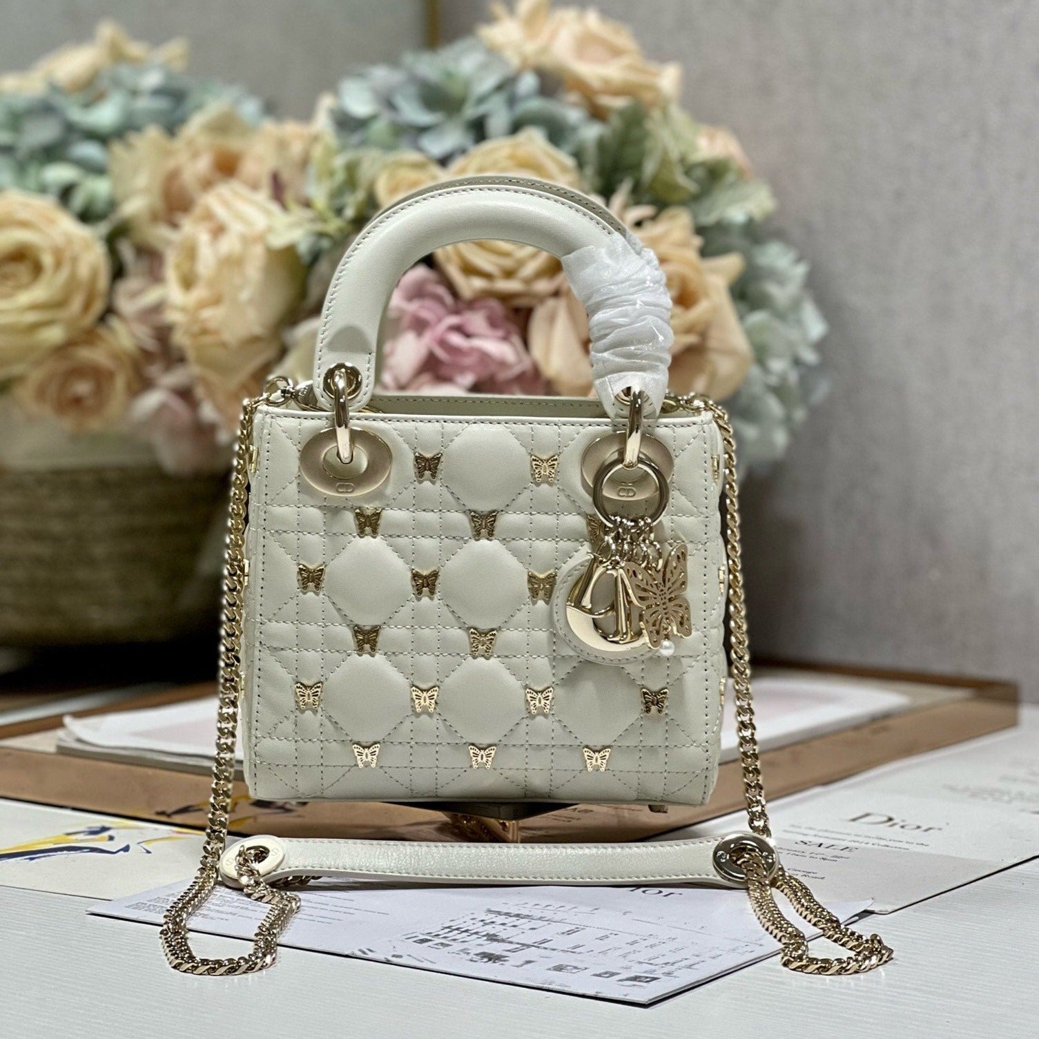 ミニ レディ 17 バタフライ スタッド ホワイト ラムスキン