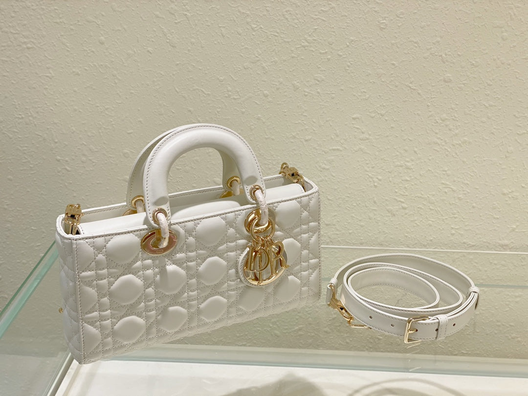 ミディアム レディ D-JOY 26 ホワイト ラムスキン