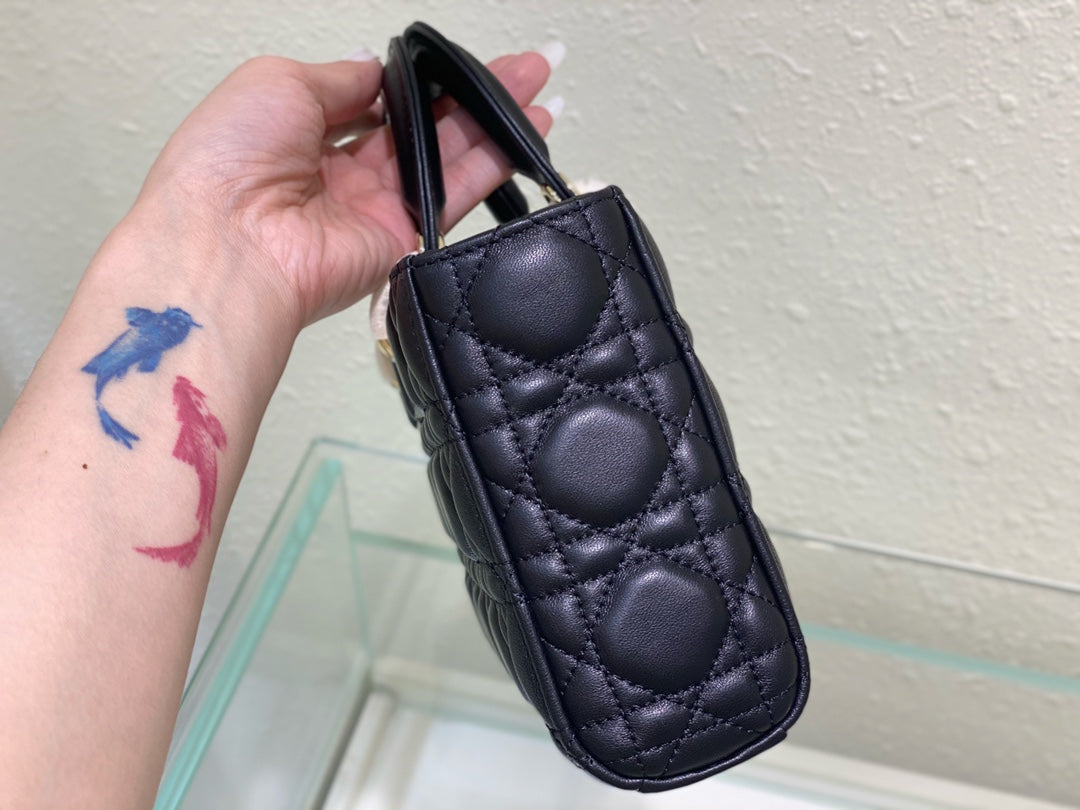 ミディアム レディ D-JOY 26 ブラック ラムスキン