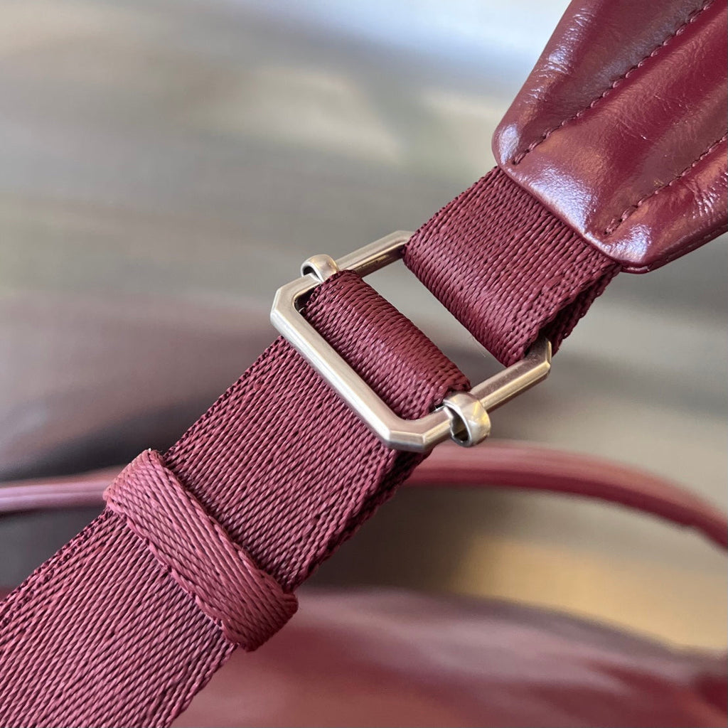 ミディアム アーキタイプ 46 バローロ ラムスキン バックパック