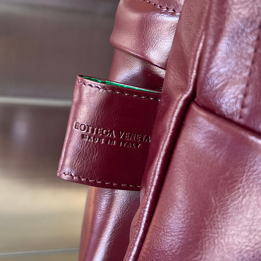 ミディアム アーキタイプ 46 バローロ ラムスキン バックパック