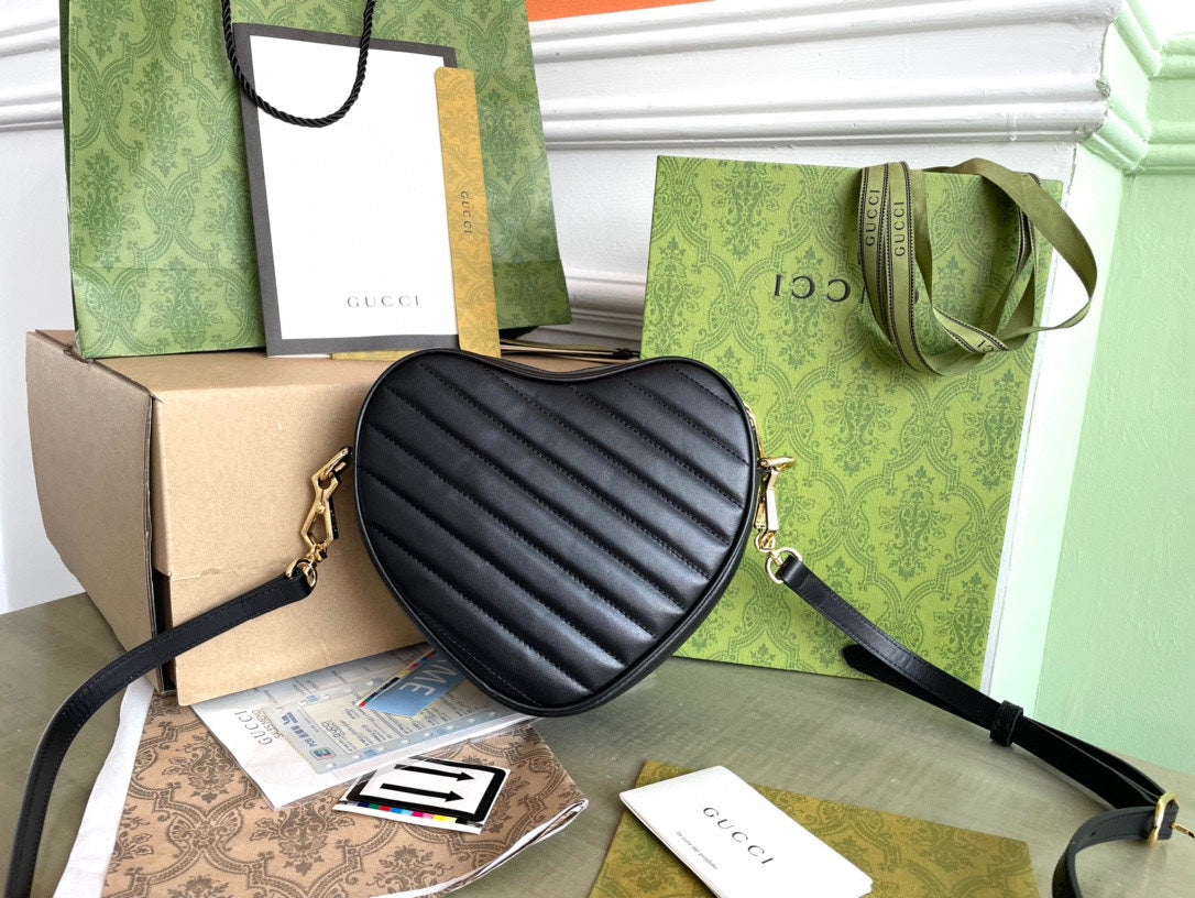 マーモント ハートバッグ 20インチ ブラックカーフスキン ゴールド金具