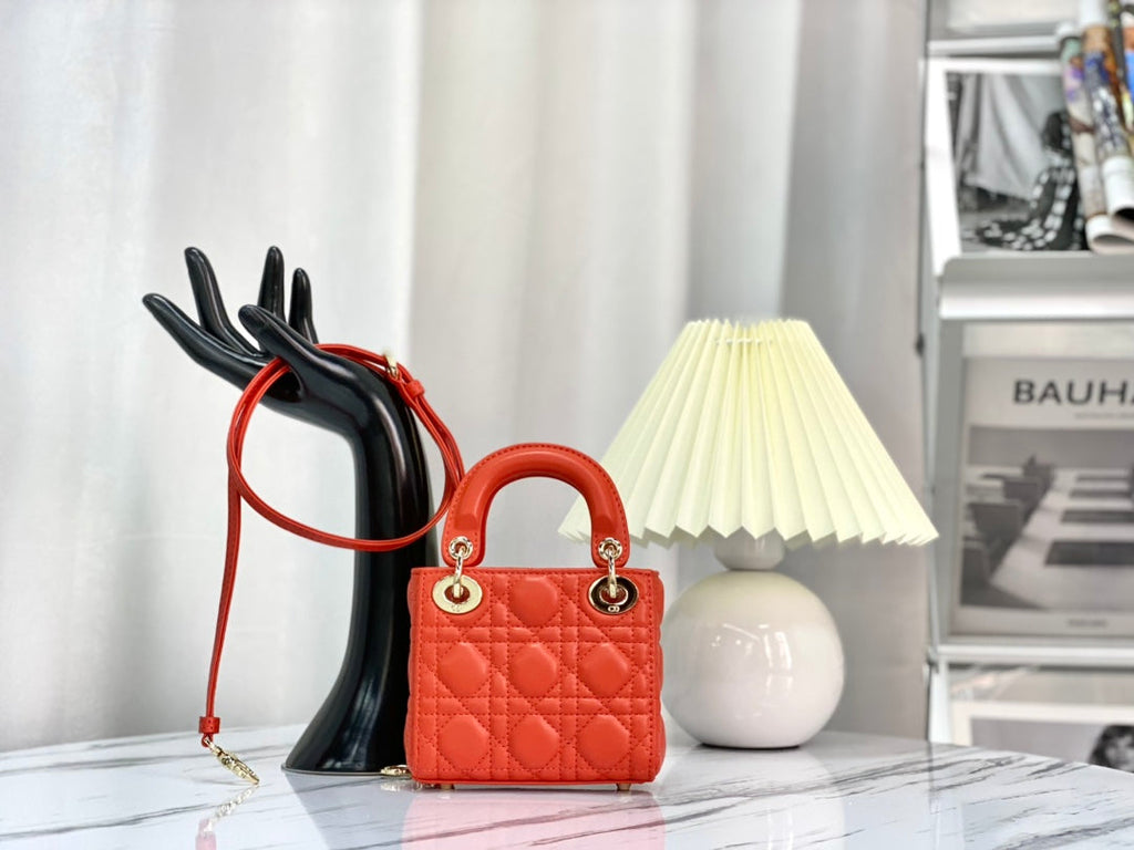 SAC MICRO LADY 12 EN CUIR D'AGNEAU ROUGE ÉCARLATE