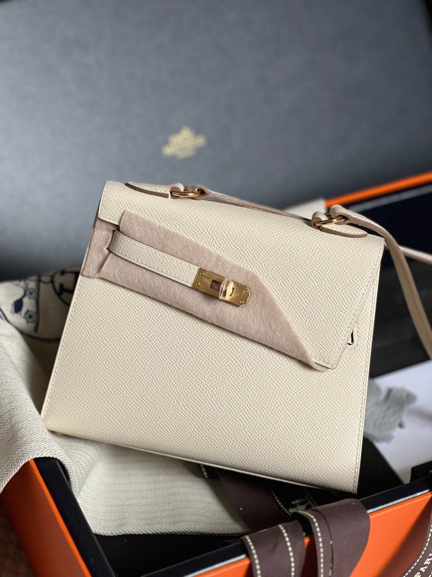 Sac Kelly Desordre 20 en cuir Epsom blanc avec accessoires dorés