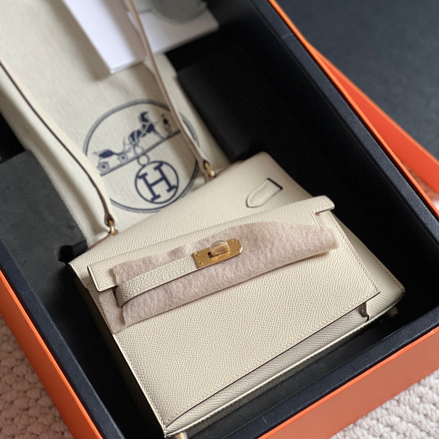 Sac Kelly Desordre 20 en cuir Epsom blanc avec accessoires dorés