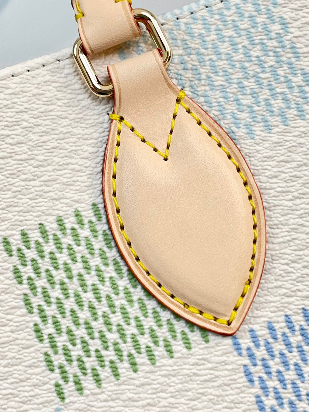 ONTHEGO 35 ピスタチオ ダミエ ジャイアント キャンバス