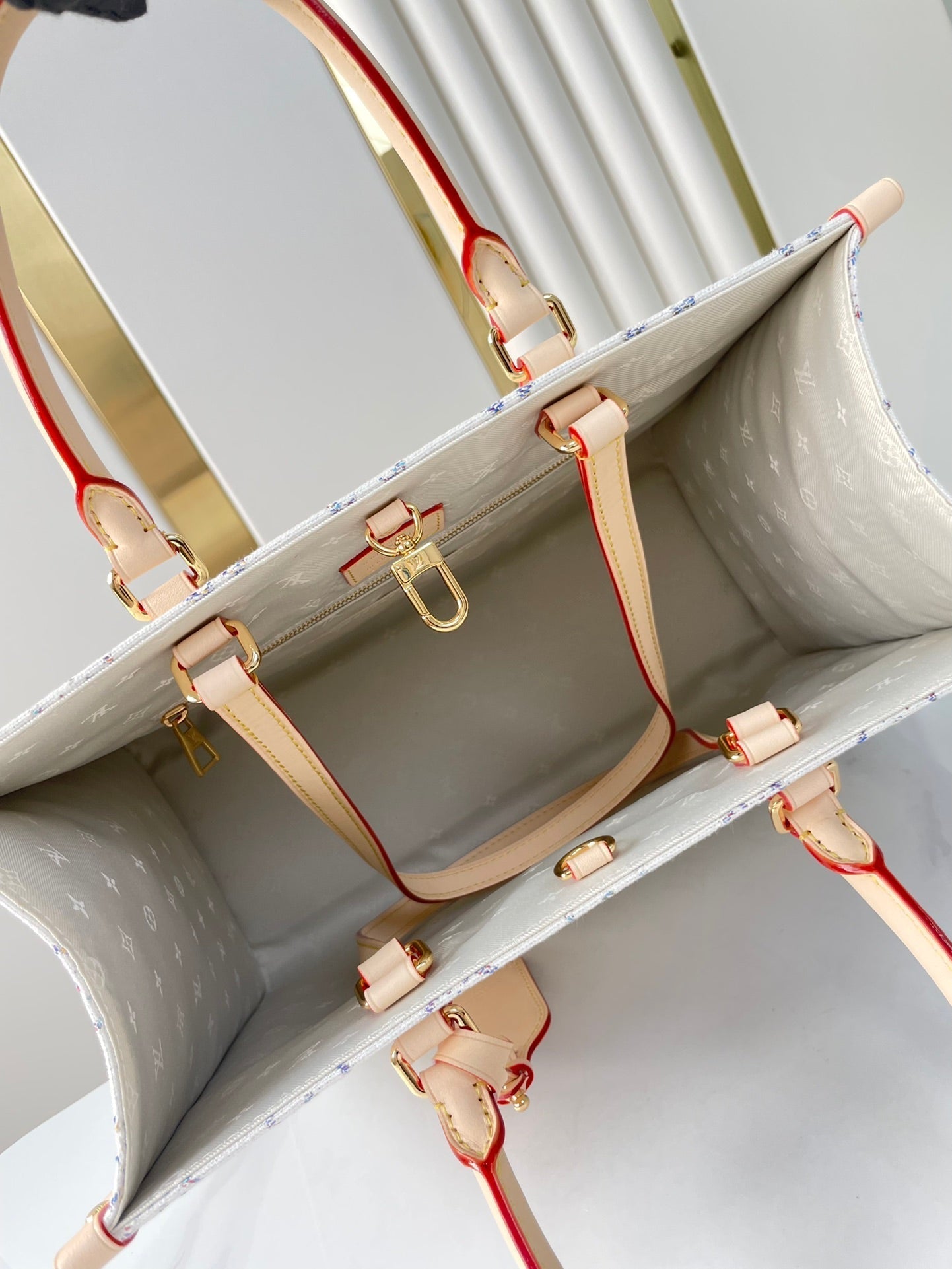 ONTHEGO MM 35 EN TISSU JACQUARD MONOGRAMME BLANC