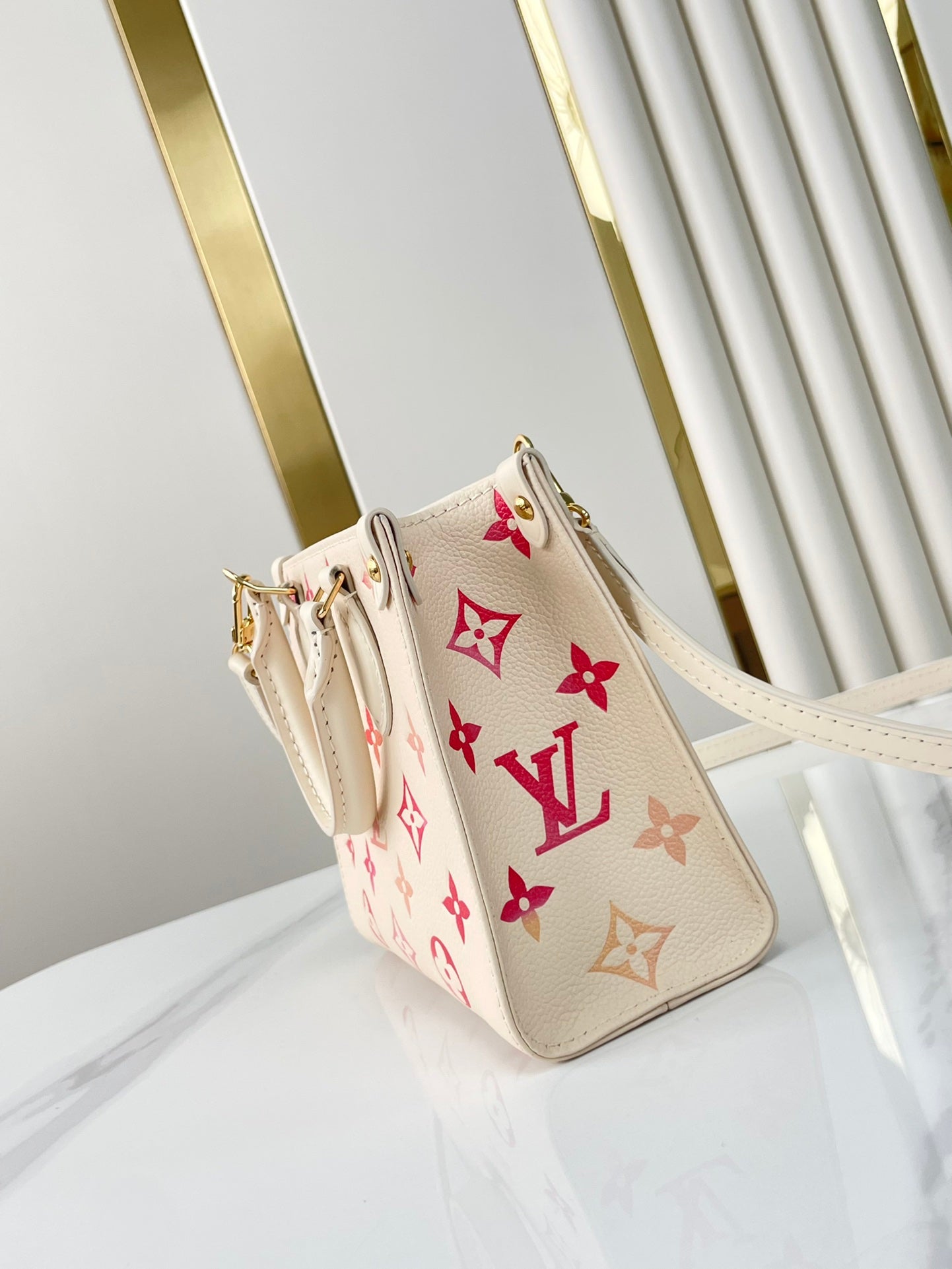 ONTHEGO BB 18 EN CUIR MONOGRAMME EMPREINTE SUNRISE AQUARELLE