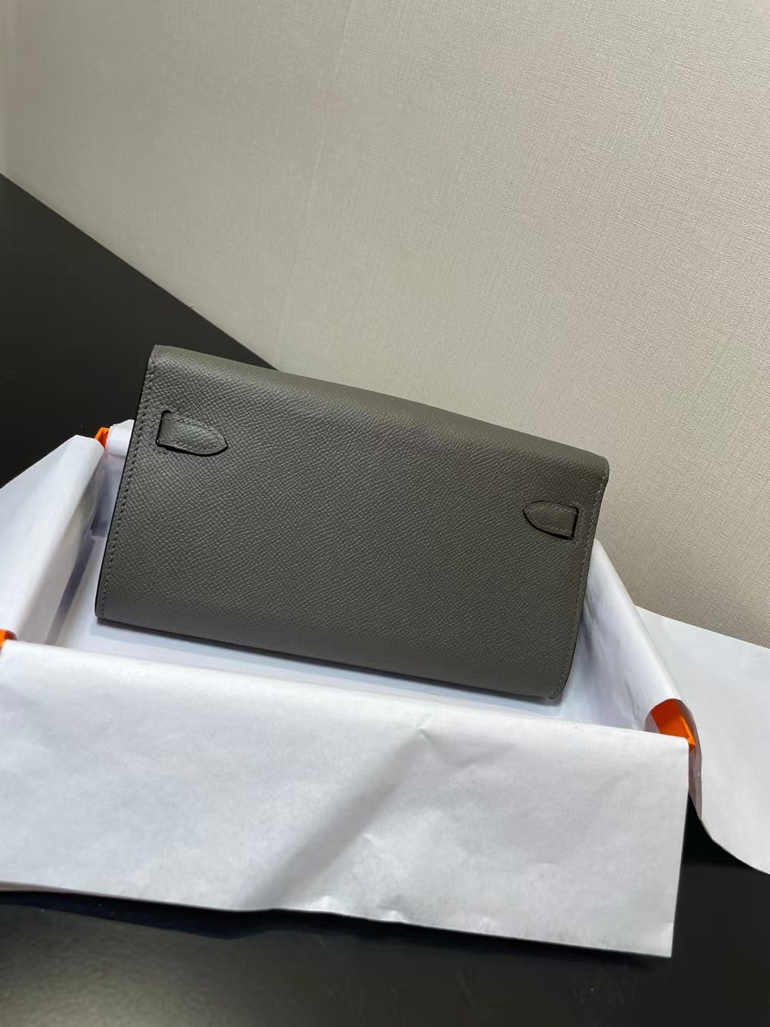 Portefeuille Kelly Classique To Go Epsom 20 gris avec fermetures dorées