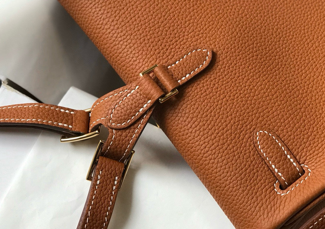 SAC À DOS KELLY ADO 22 TOGO EN CUIR DE VEAU MARRON AVEC FERMETURES DORÉES