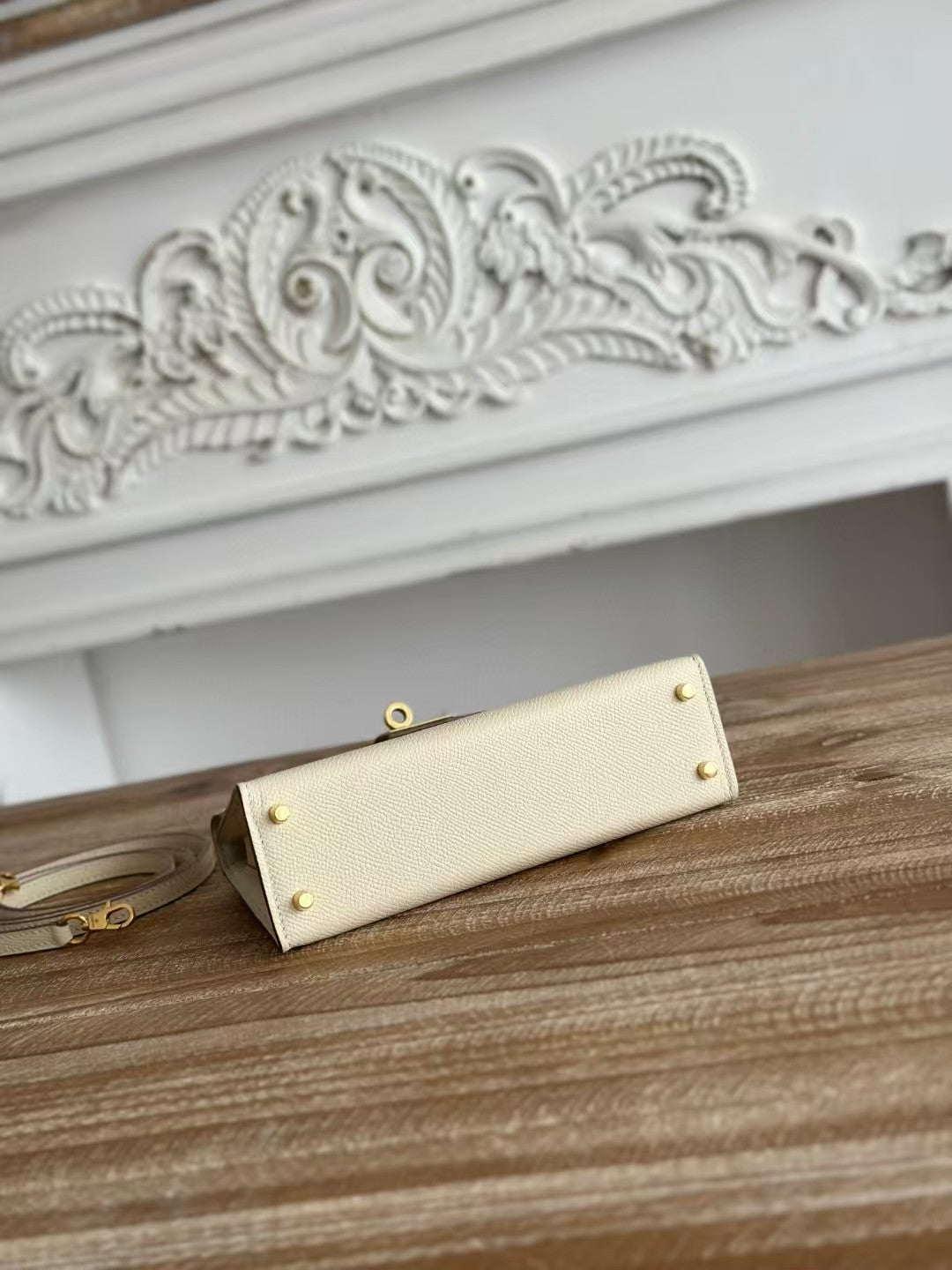 HM KELLY MINI 19 CUIR DE VEAU BLANC FERMOIR DORÉ