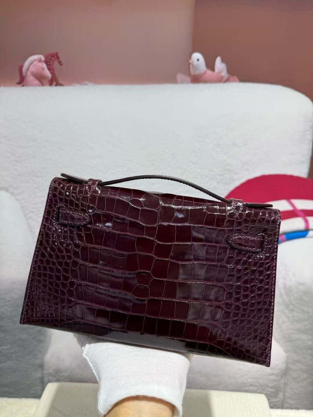 HM KELLY MINI 22 BOUCLE DORÉE EN ALLIGATOR AMÉRICAIN ROUGE (FABRIQUÉE SUR COMMANDE)