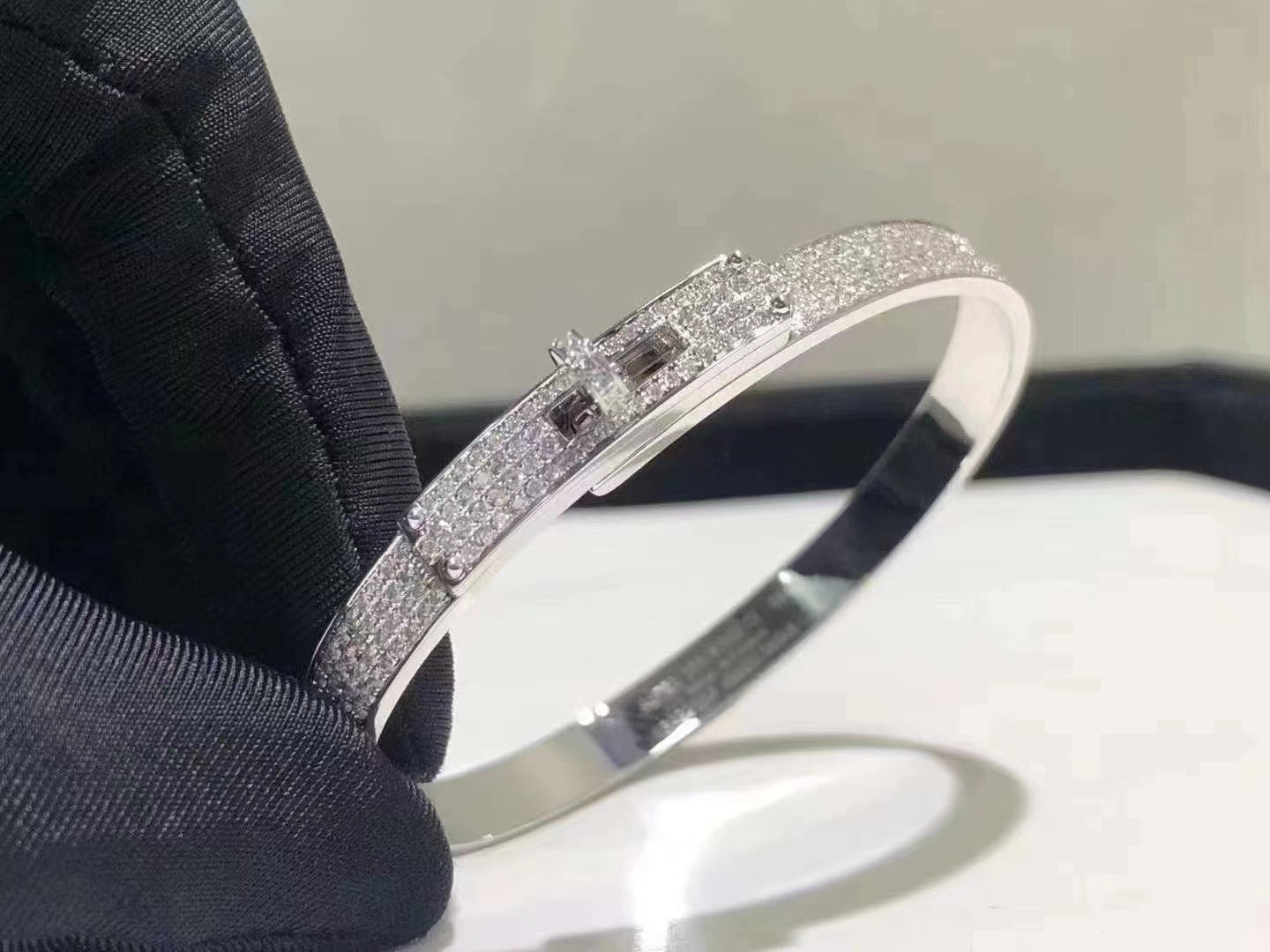 [Shinejoy] BRACELET HM KELLY EN ARGENT ET ENTIÈREMENT PARGENTÉ DE DIAMANTS