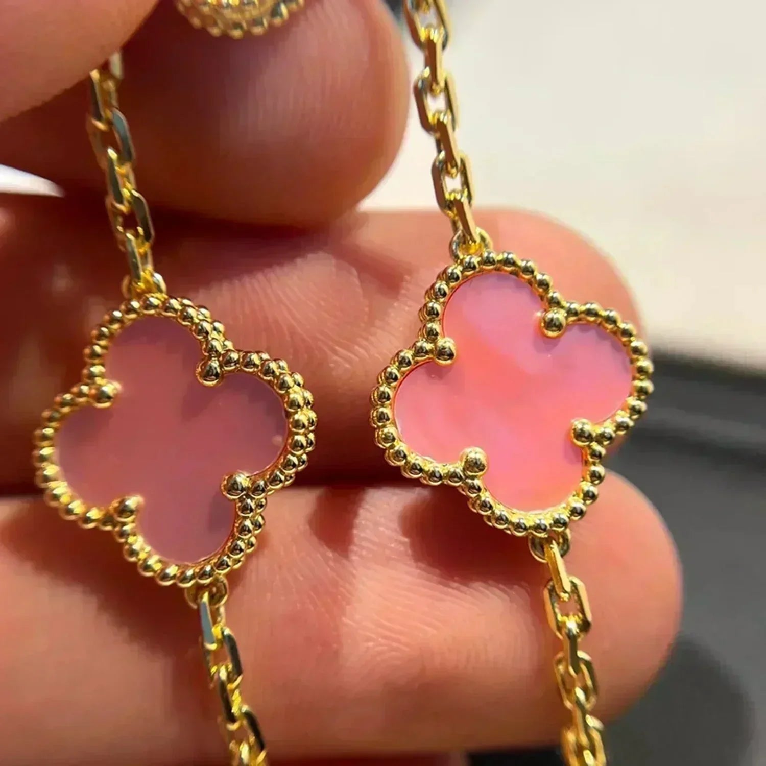 [⭐Shinejoy] CLOVER 5 MOTIFS  PINK MOP BRACELET COLLECTION