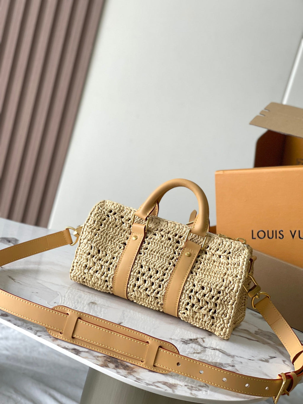 KEEPALL BANDOULIÈRE 25 EN RAFFIA CROCHÉ BEIGE ET GARNITURE EN CUIR DE VEAU