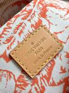 オンザゴー イースト ウエスト 25インチ コーラル モノグラム タイル キャンバス