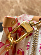 オンザゴー イースト ウエスト 25インチ コーラル モノグラム タイル キャンバス