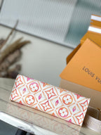 オンザゴー イースト ウエスト 25インチ コーラル モノグラム タイル キャンバス