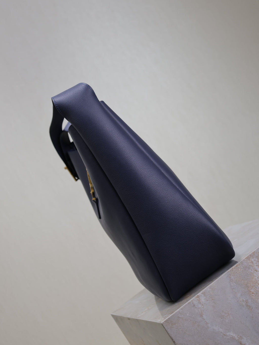 LE 5 À 7 GRAND SAC 31 EN AGNEAU BLEU BAIES