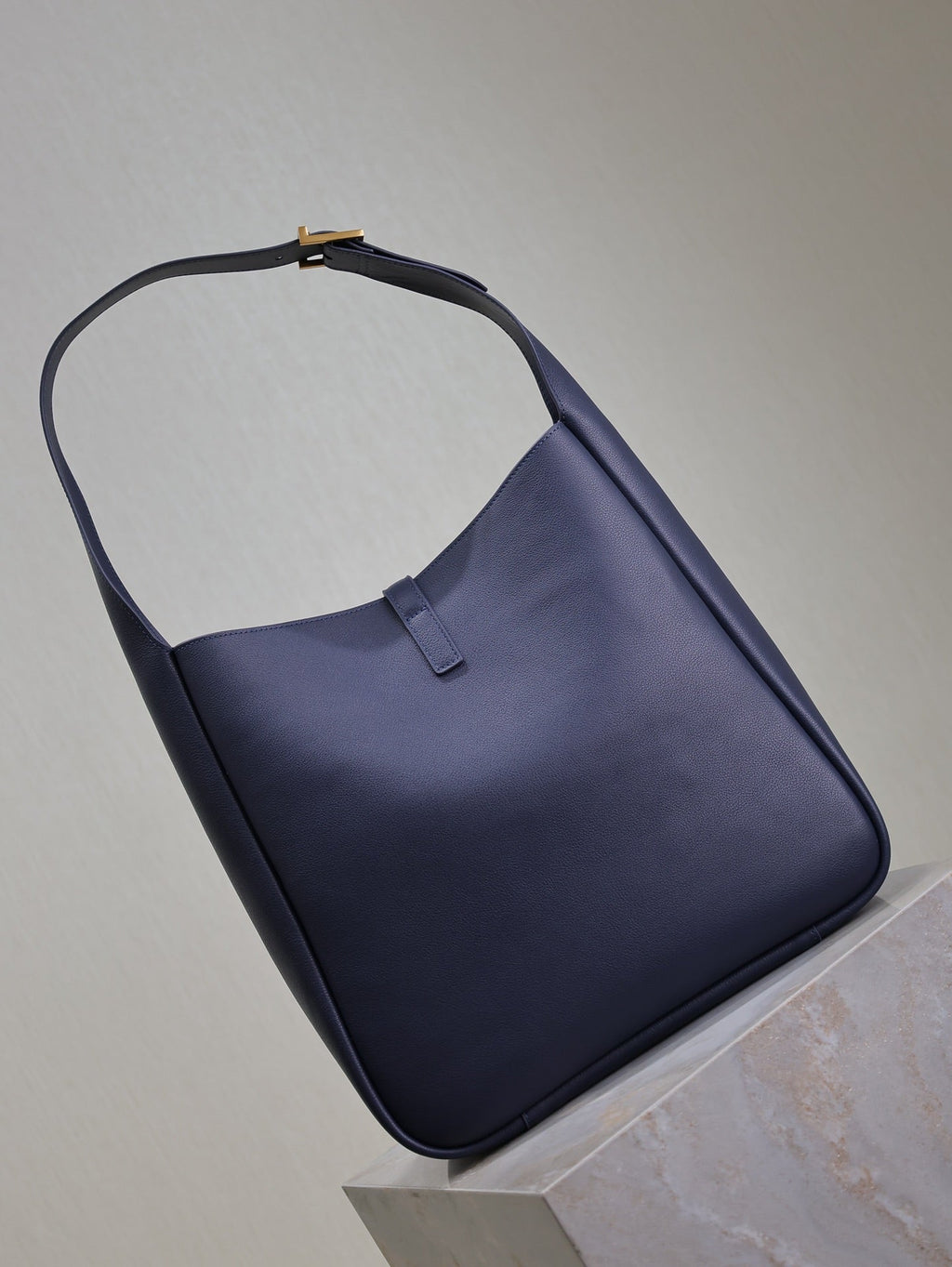 LE 5 À 7 GRAND SAC 31 EN AGNEAU BLEU BAIES