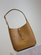 LE 5 À 7 PETIT SOUPLE 23 PAIN DE VEAU BRUN CIDRE À MOTIFS LÉZARD EN GAUFRAGE