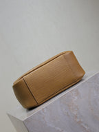 LE 5 À 7 PETIT SOUPLE 23 PAIN DE VEAU BRUN CIDRE À MOTIFS LÉZARD EN GAUFRAGE