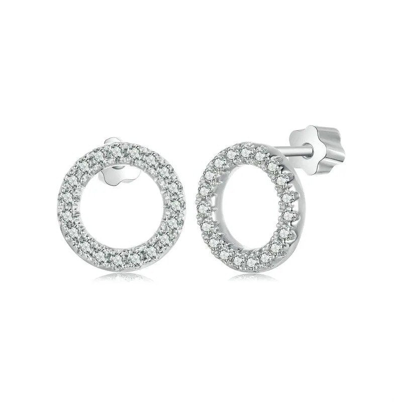 Boucles d'oreilles puces rondes en moissanite Forever Clear