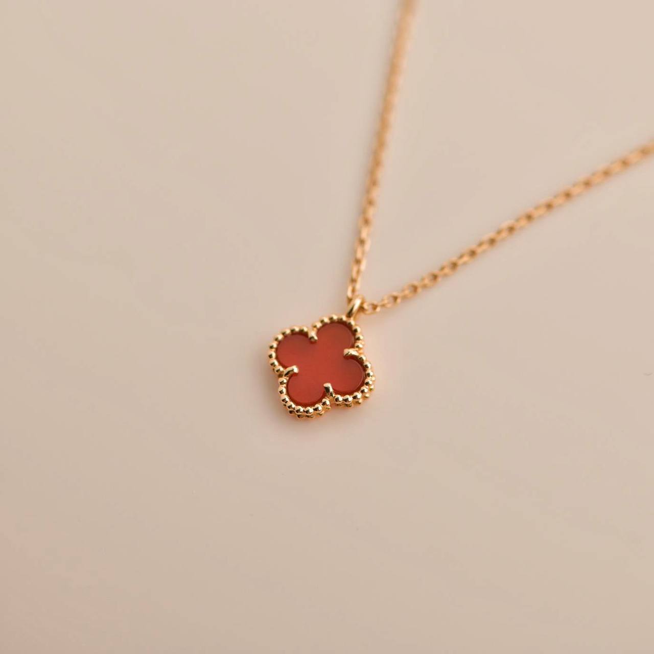 [Shinejoy]CLOVER MINI 9.5MM WHITE CARNELIANS NECKLACE