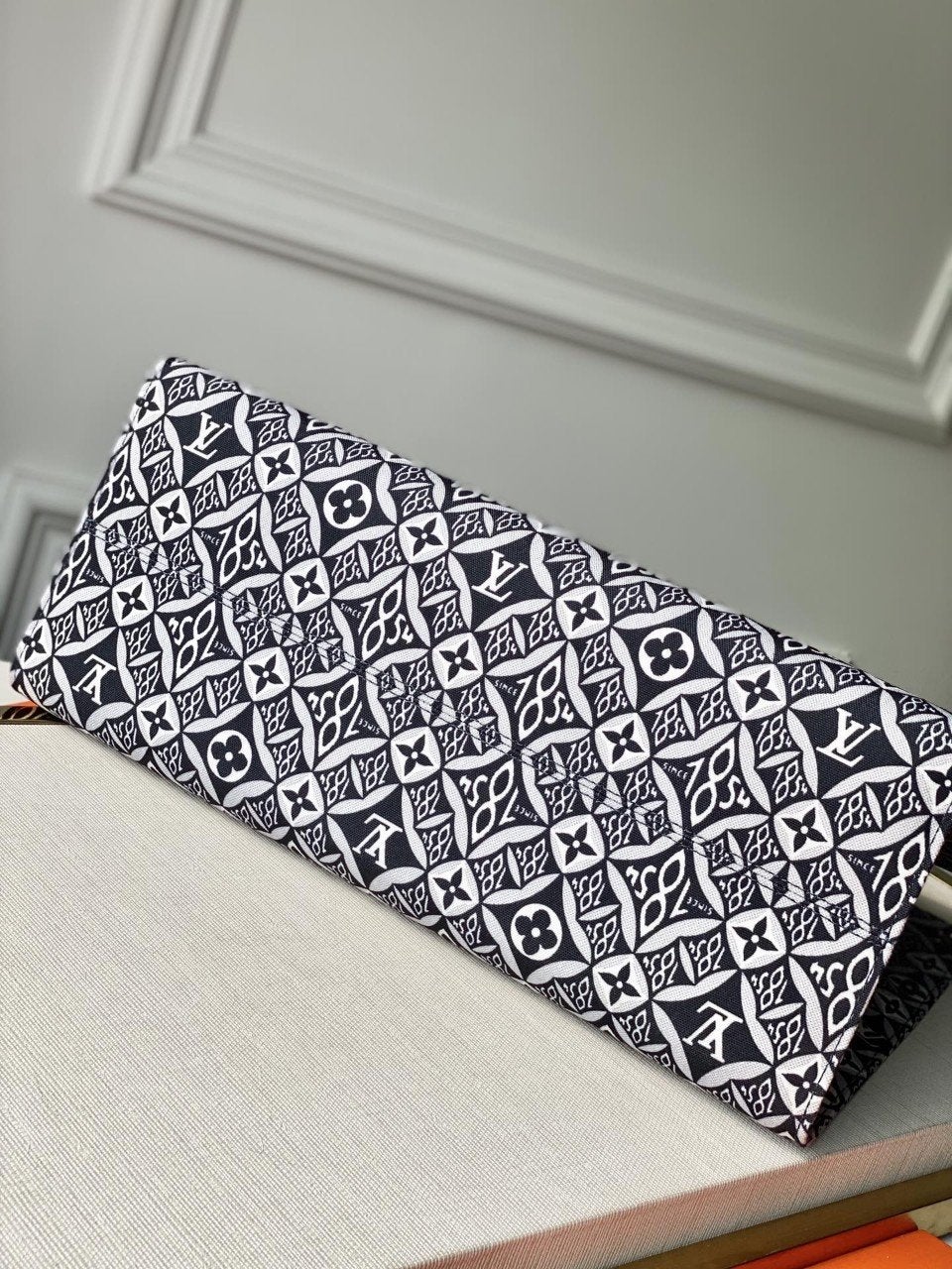 LV SINCE 1854 オンザゴー GM グレー テキスタイル